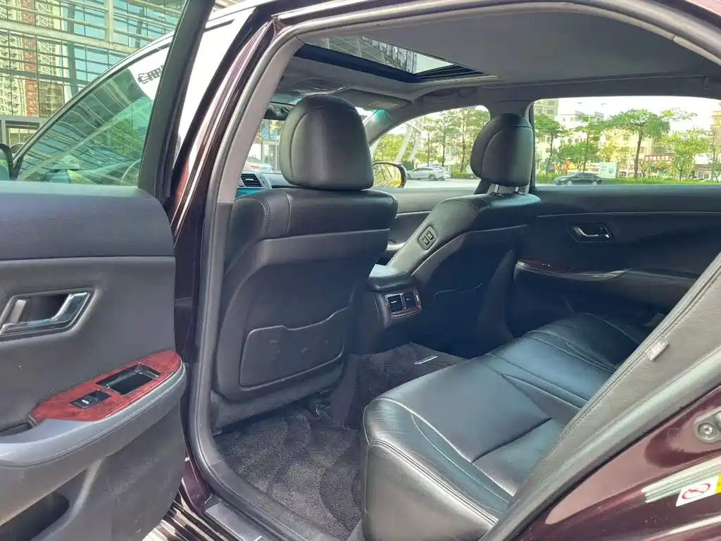 Toyota Crown 2015 — фото 6