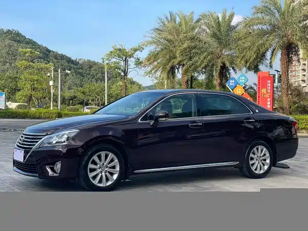 Toyota Crown 2015