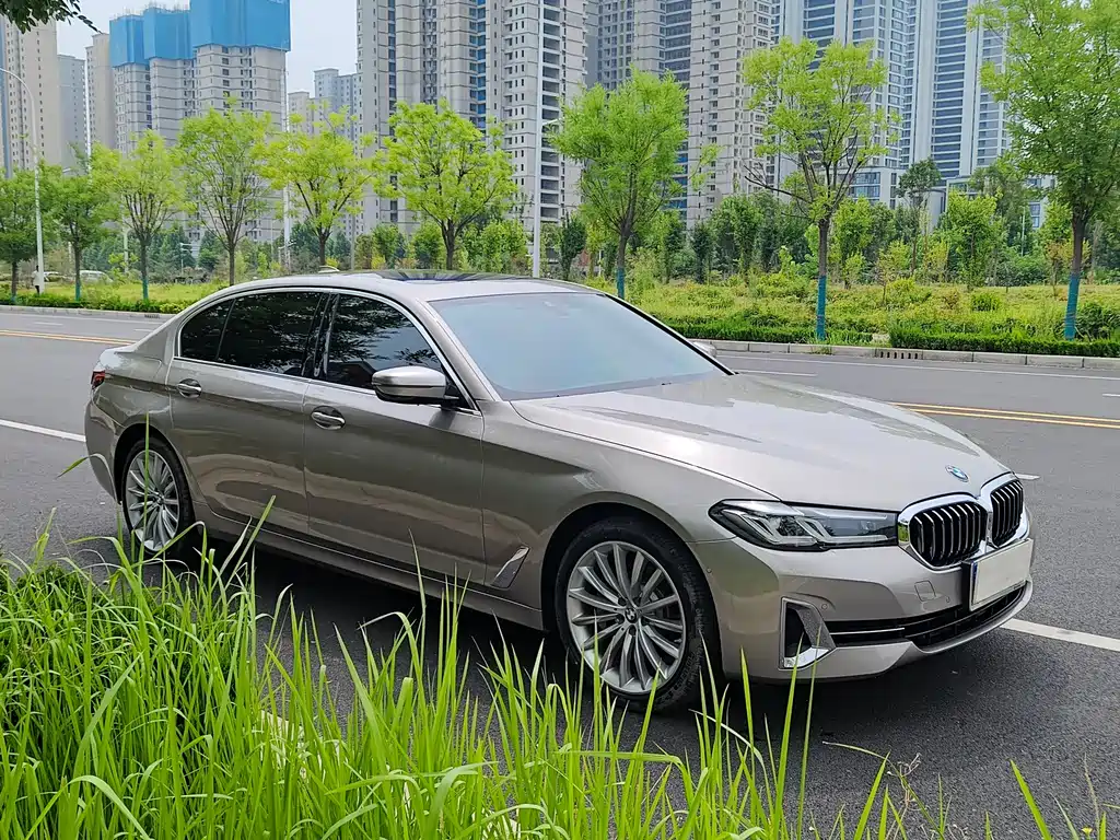 BMW 5 Series 2022 — фото 17