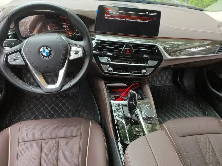 BMW 5 Series 2021 — фото 12
