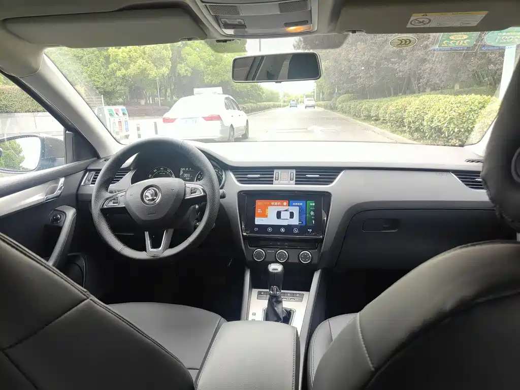 Skoda Octavia 2021 — фото 9