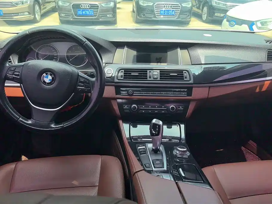 BMW 5 Series 2016 — фото 12