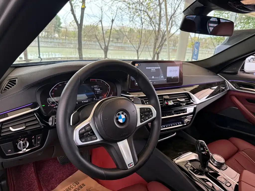 BMW 5 Series 2021 — фото 16