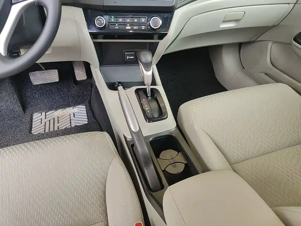 Honda Civic 2015 — фото 14