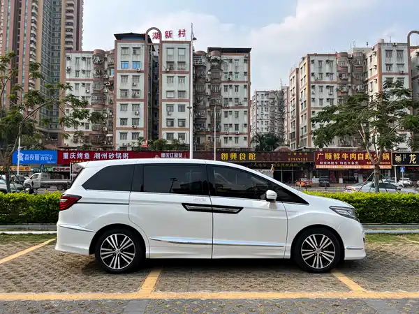 Honda Elysion 2016