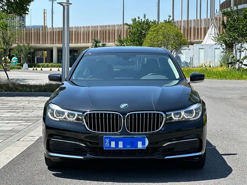 BMW 7 Series 2017 — фото 2