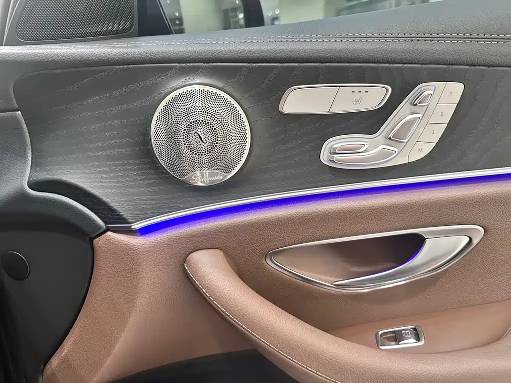 Mercedes-Benz E-Class 2023 — фото 11