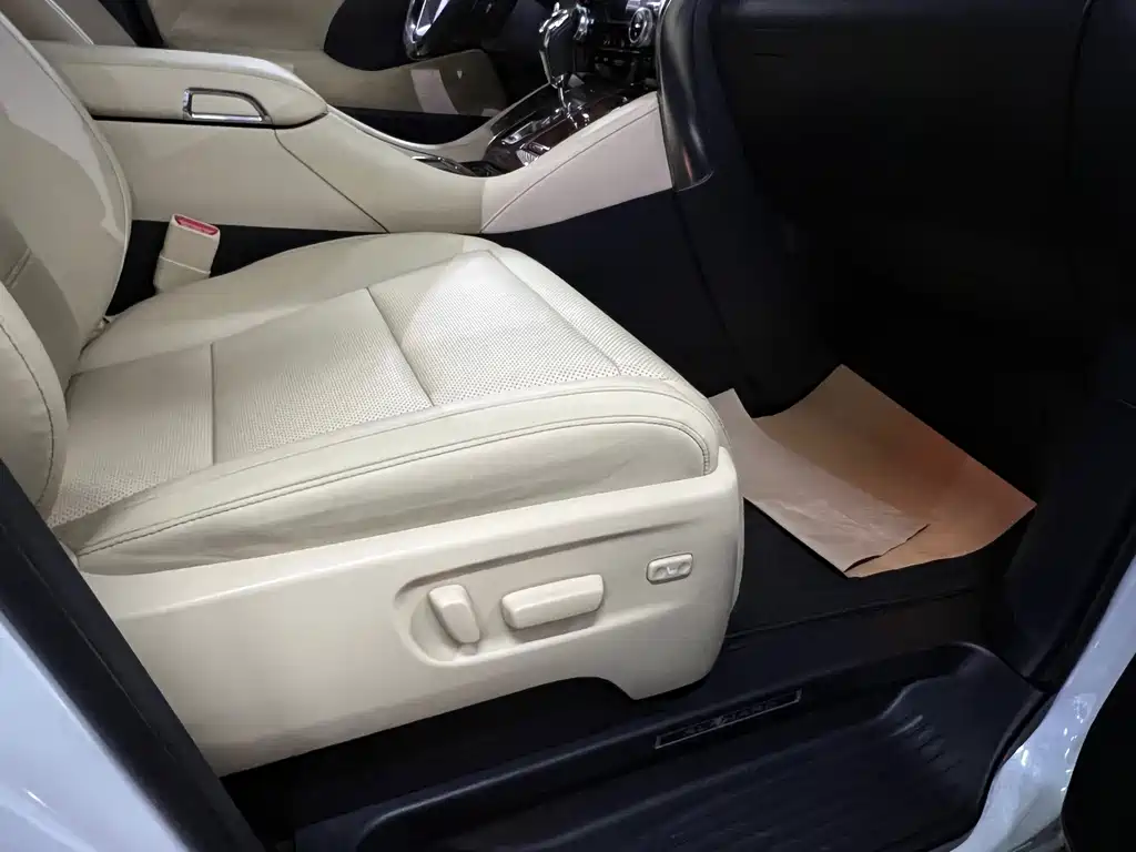 Toyota Alphard 2017 — фото 12