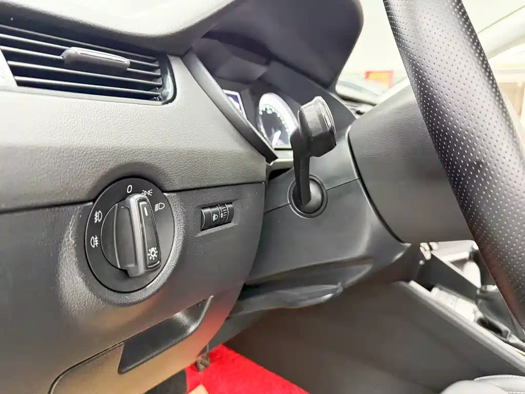 Skoda Octavia 2022 — фото 13