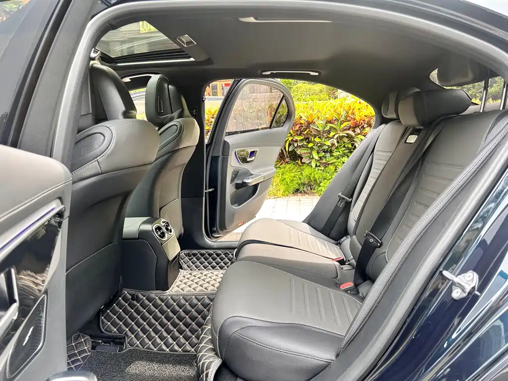 Mercedes-Benz C-Class 2023 — фото 19