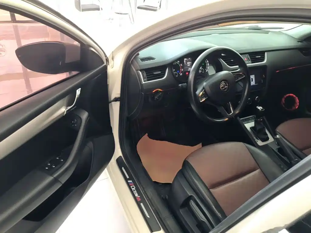 Skoda Octavia 2020 — фото 16