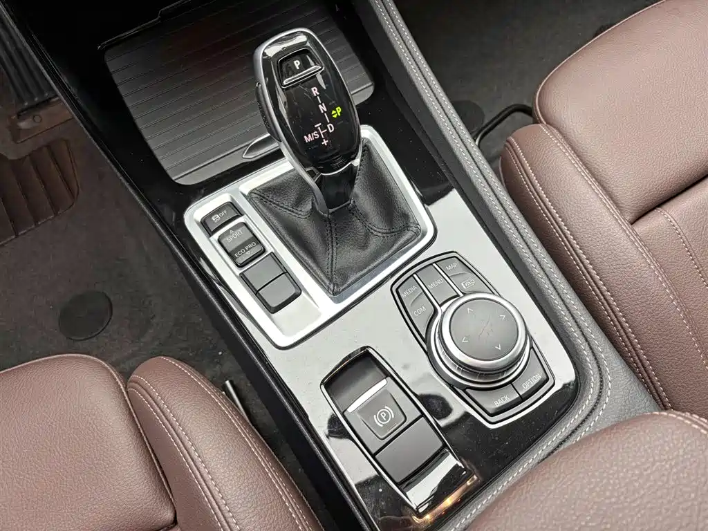 BMW 1 Series 2022 — фото 17