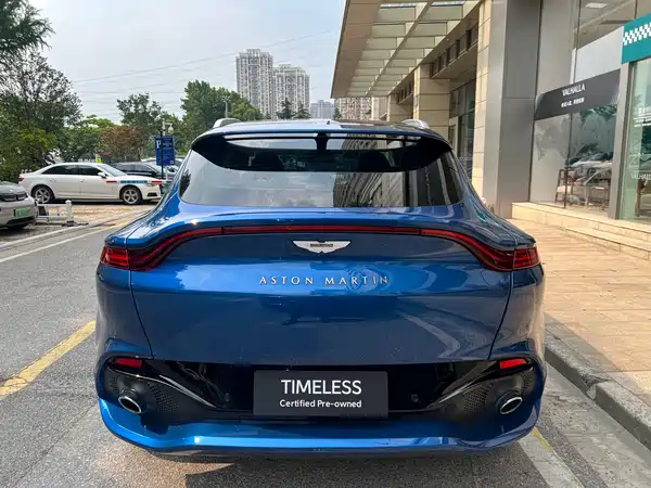 Aston Martin DBX 2024