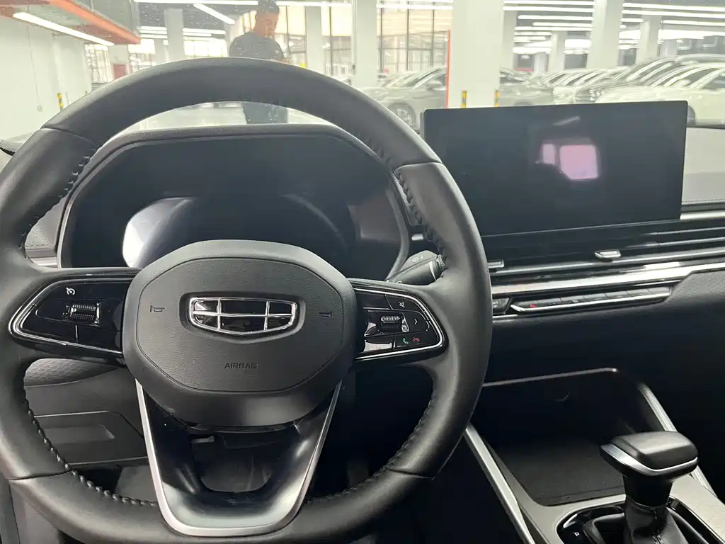Geely Emgrand 2025
