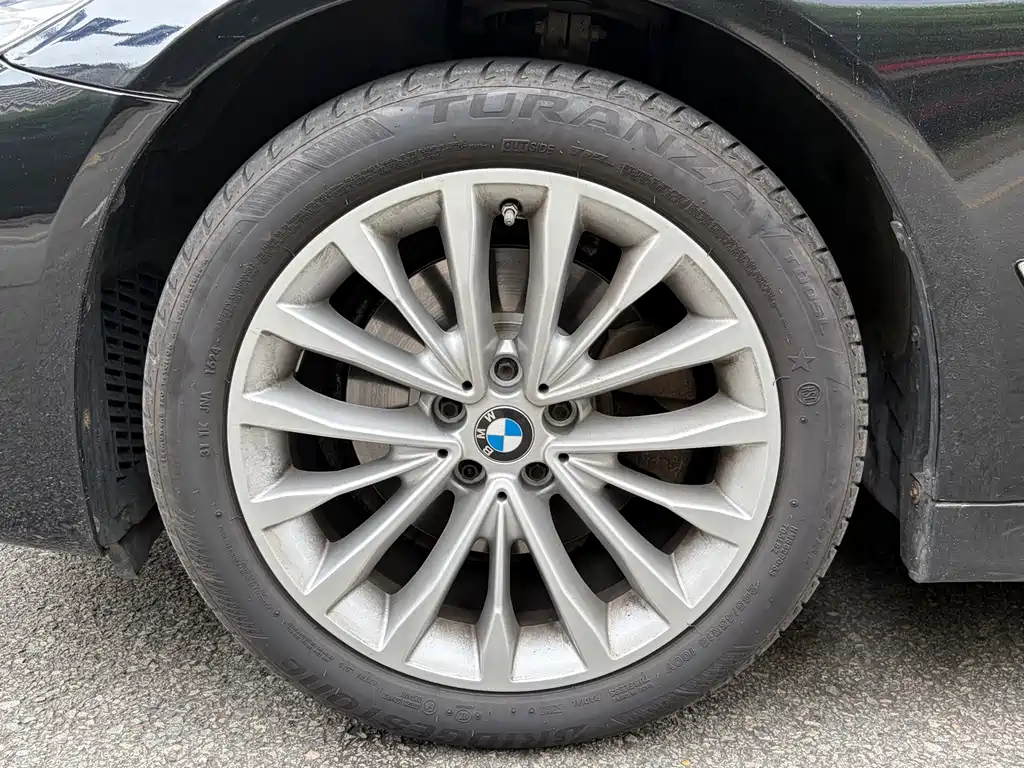 BMW 5 Series 2018 — фото 12