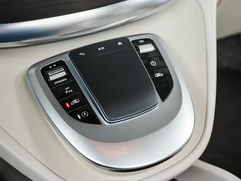 Mercedes-Benz V-Class 2021 — фото 15