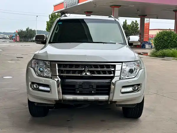 Mitsubishi Pajero 2020