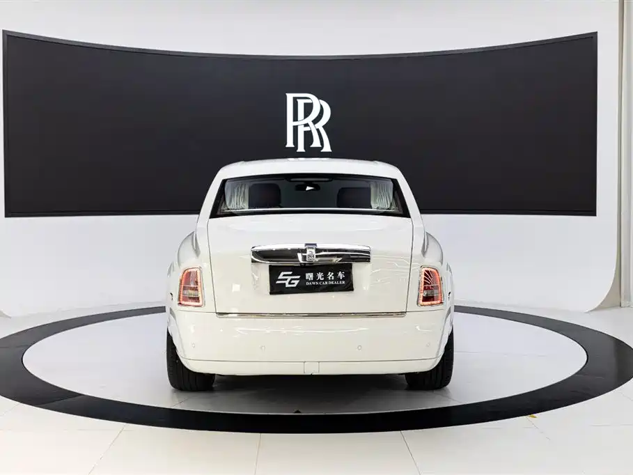 Rolls-Royce Phantom 2016 — фото 5
