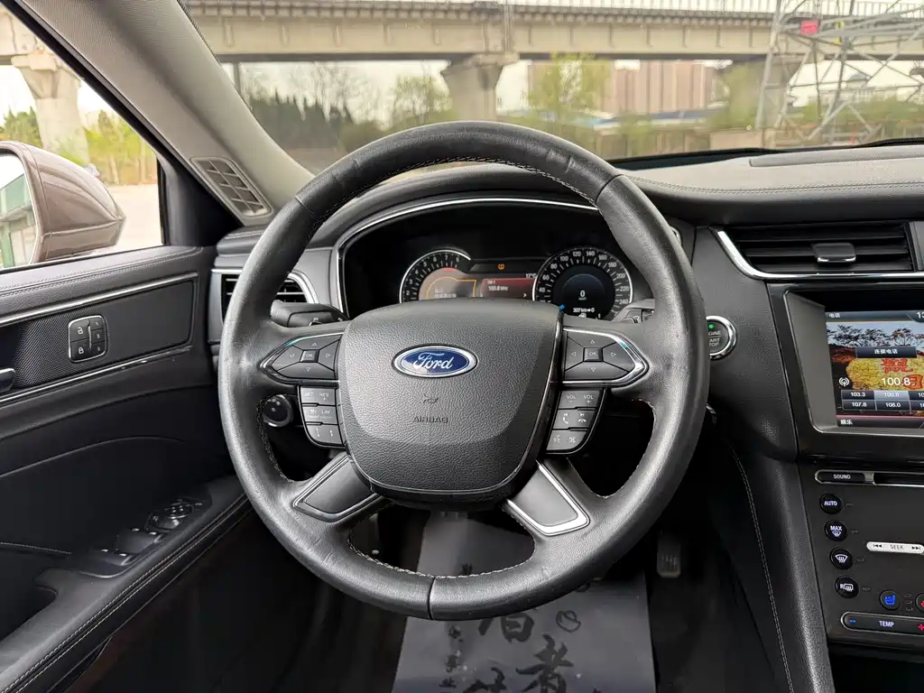 Ford Taurus 2016 — фото 16