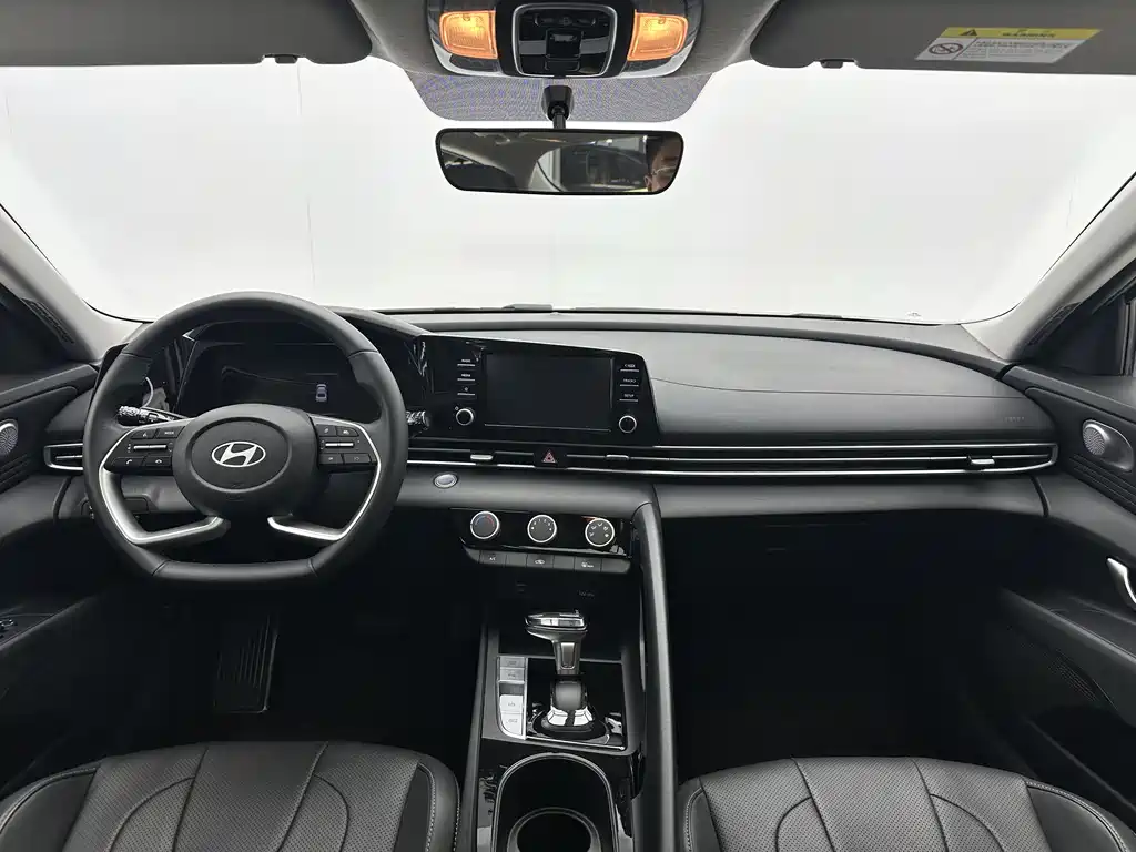 Hyundai Elantra 2023