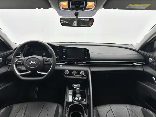Hyundai Elantra 2023