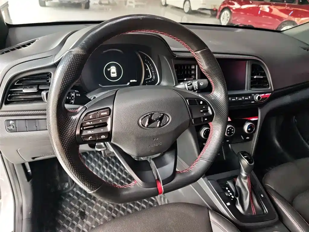 Hyundai Elantra 2020 — фото 11