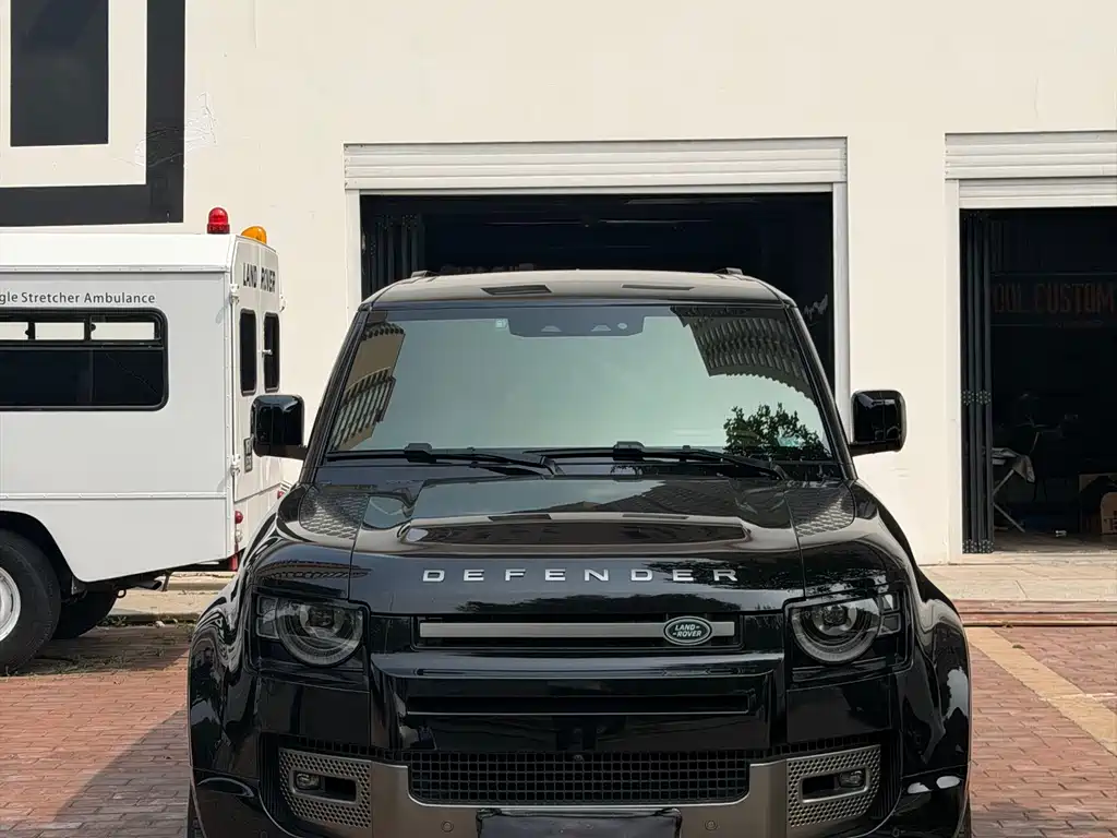 Land Rover Defender 2024 — фото 1
