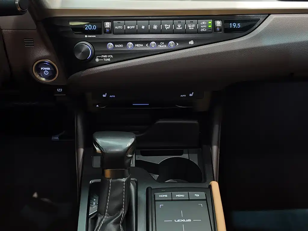 Lexus ES 2020 — фото 15