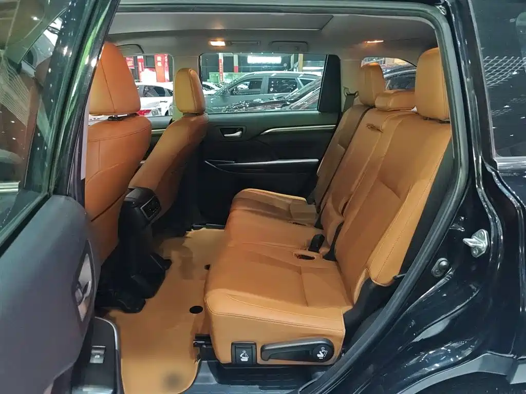 Toyota Highlander 2020 — фото 14