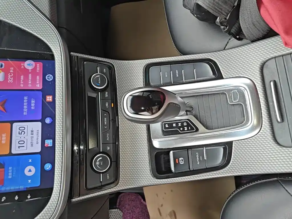 Geely Emgrand GS 2018 — фото 14