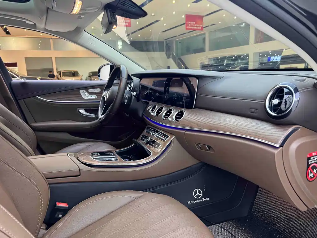 Mercedes-Benz E-Class 2023 — фото 16