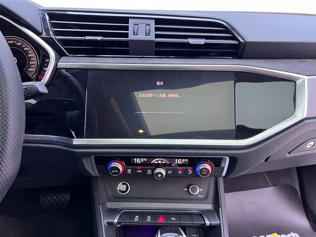 Audi Q3 Sportback 2023 — фото 23