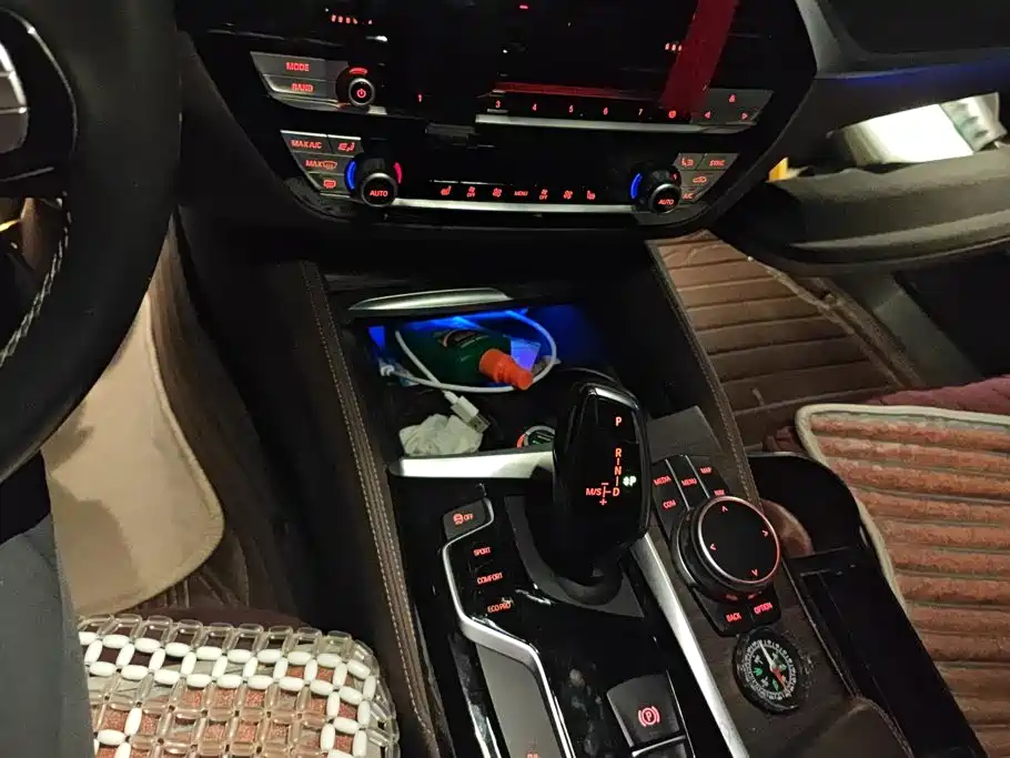 BMW 5 Series 2019 — фото 16