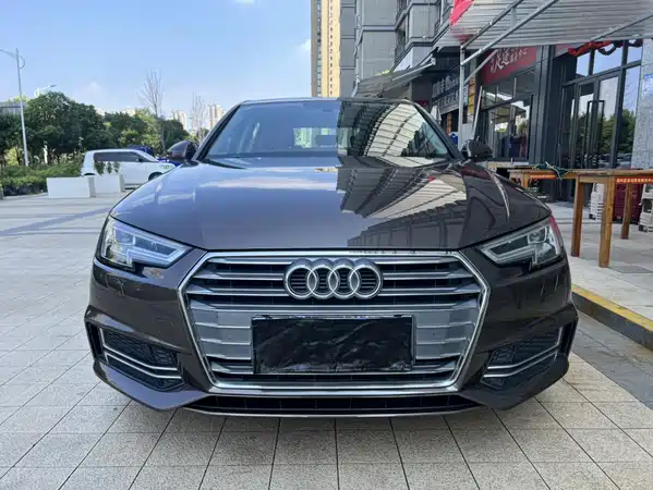 Audi A4L 2018