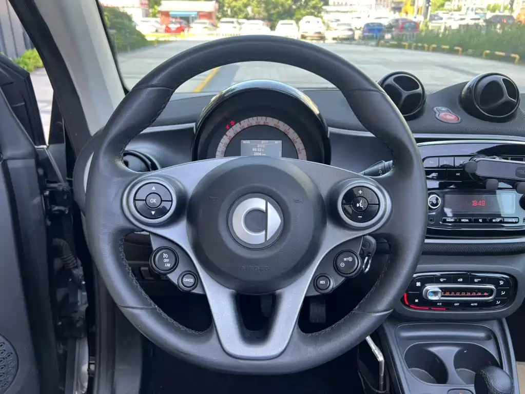 smart Fortwo 2017 — фото 10