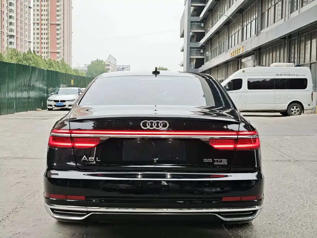 Audi A8 2018 — фото 9
