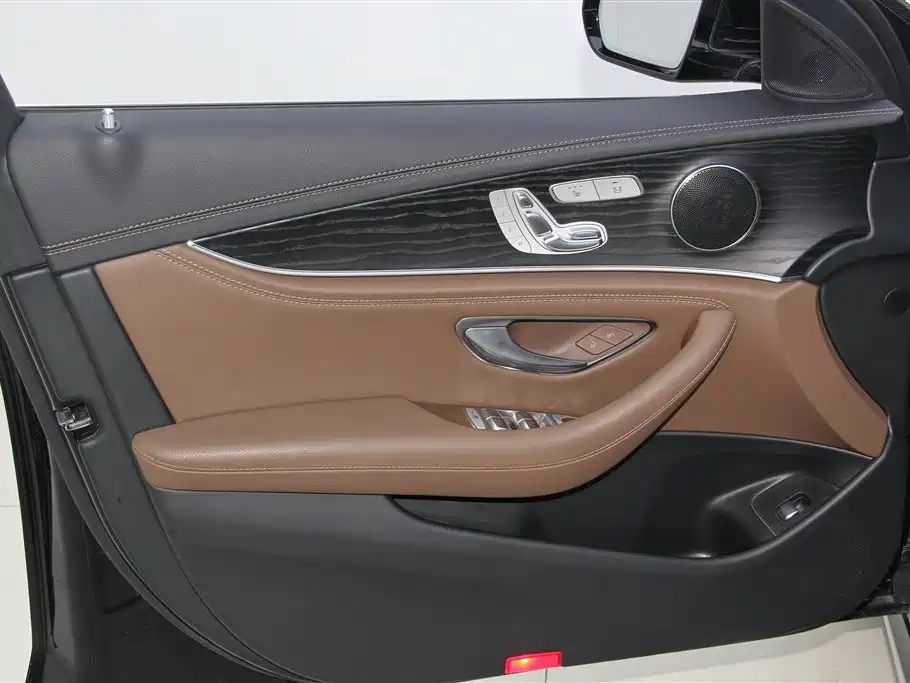 Mercedes-Benz E-Class 2023 — фото 16