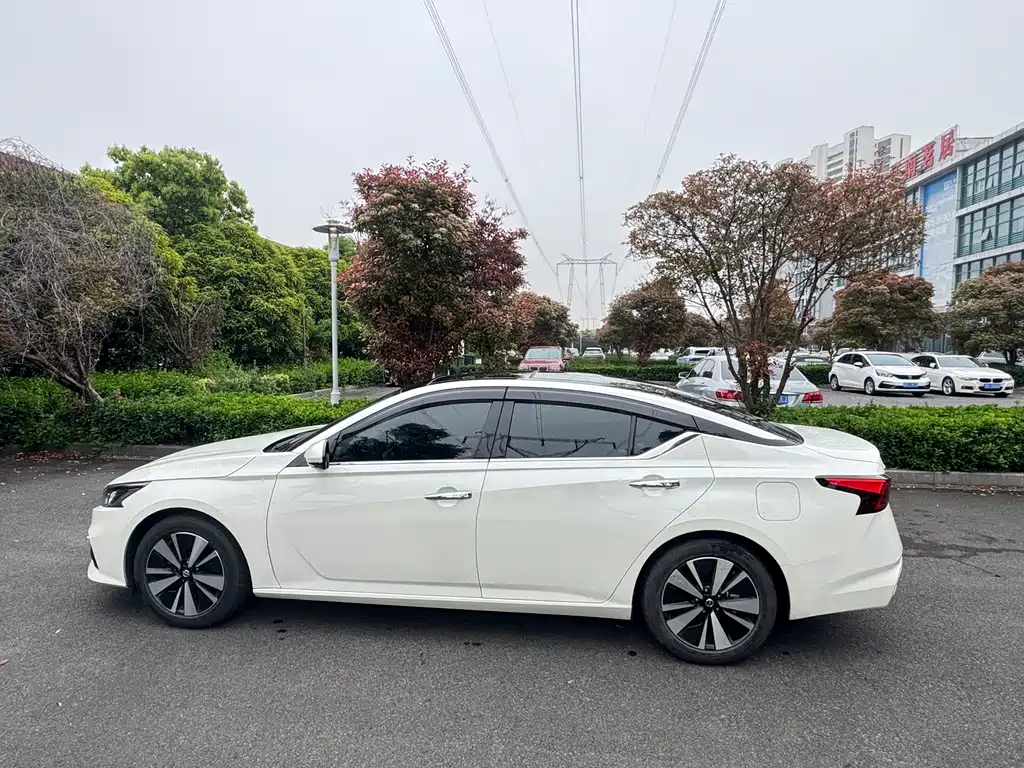 Nissan Teana 2022