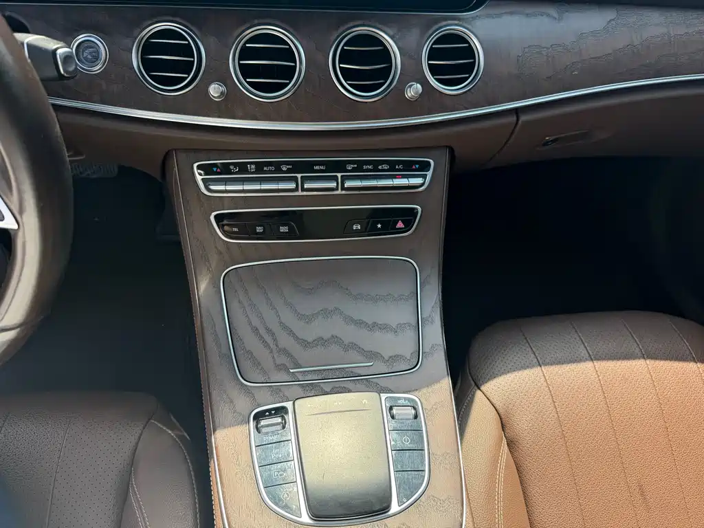 Mercedes-Benz E-Class 2021 — фото 12