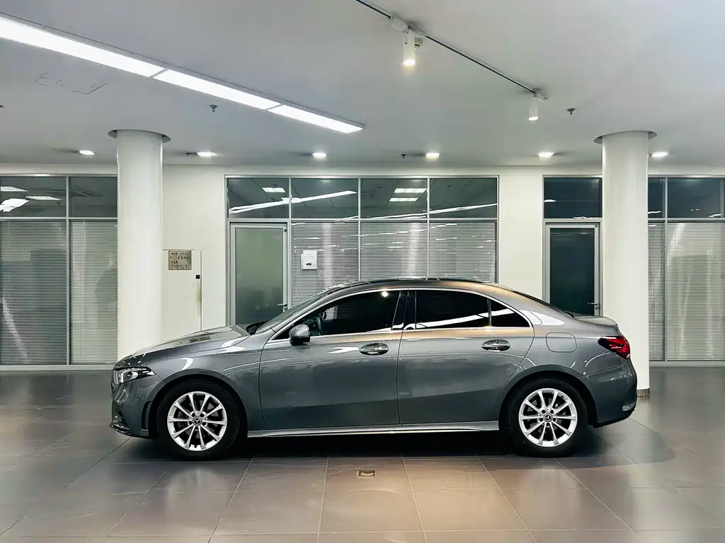 Mercedes-Benz A-Class 2023 — фото 17