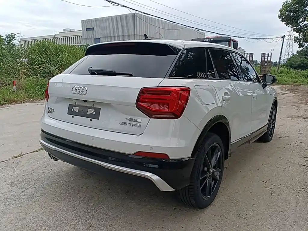 Audi Q2L 2019