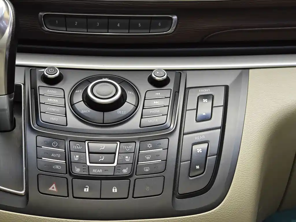 Buick GL8 2015 — фото 18