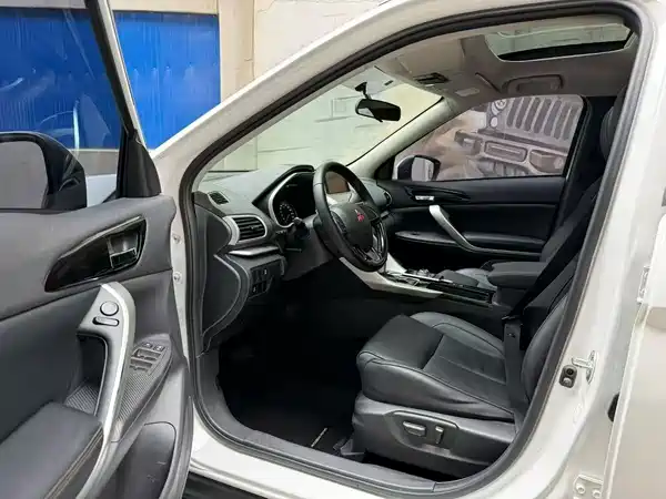 Mitsubishi Yige 2019