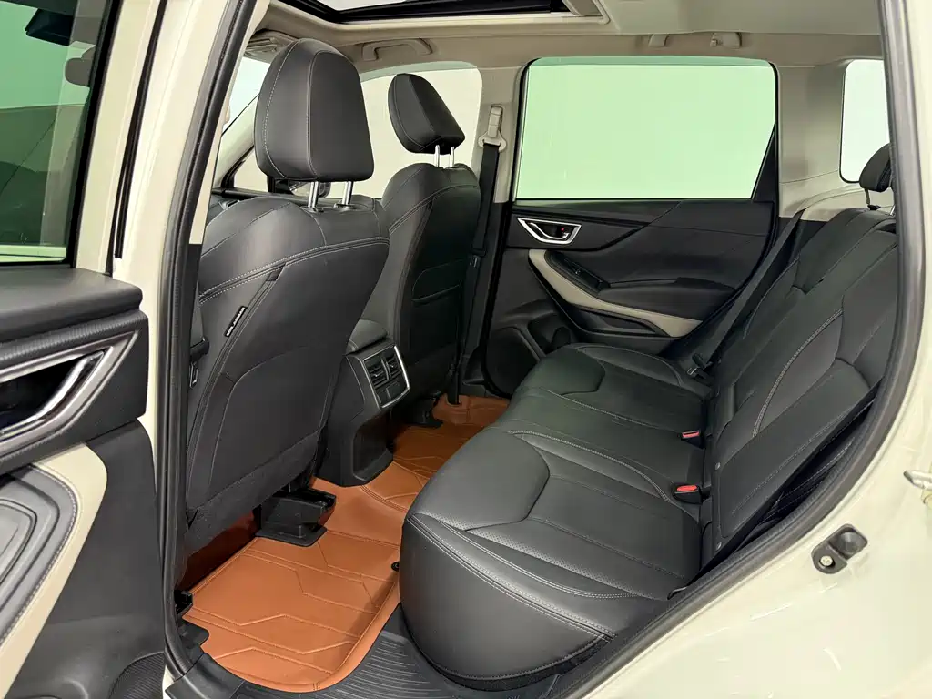Subaru Forester 2023 — фото 18