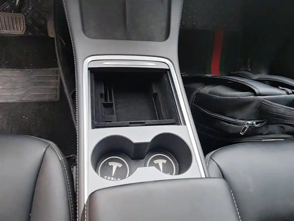 Tesla Model Y 2022 — фото 14