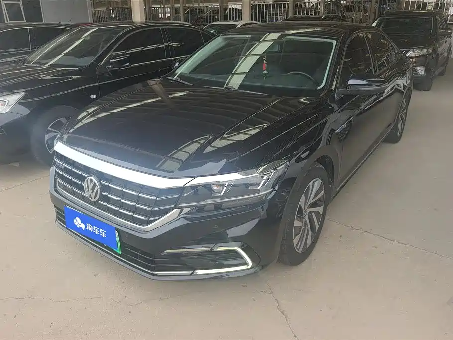 Volkswagen Passat PHEV 2020 — фото 1