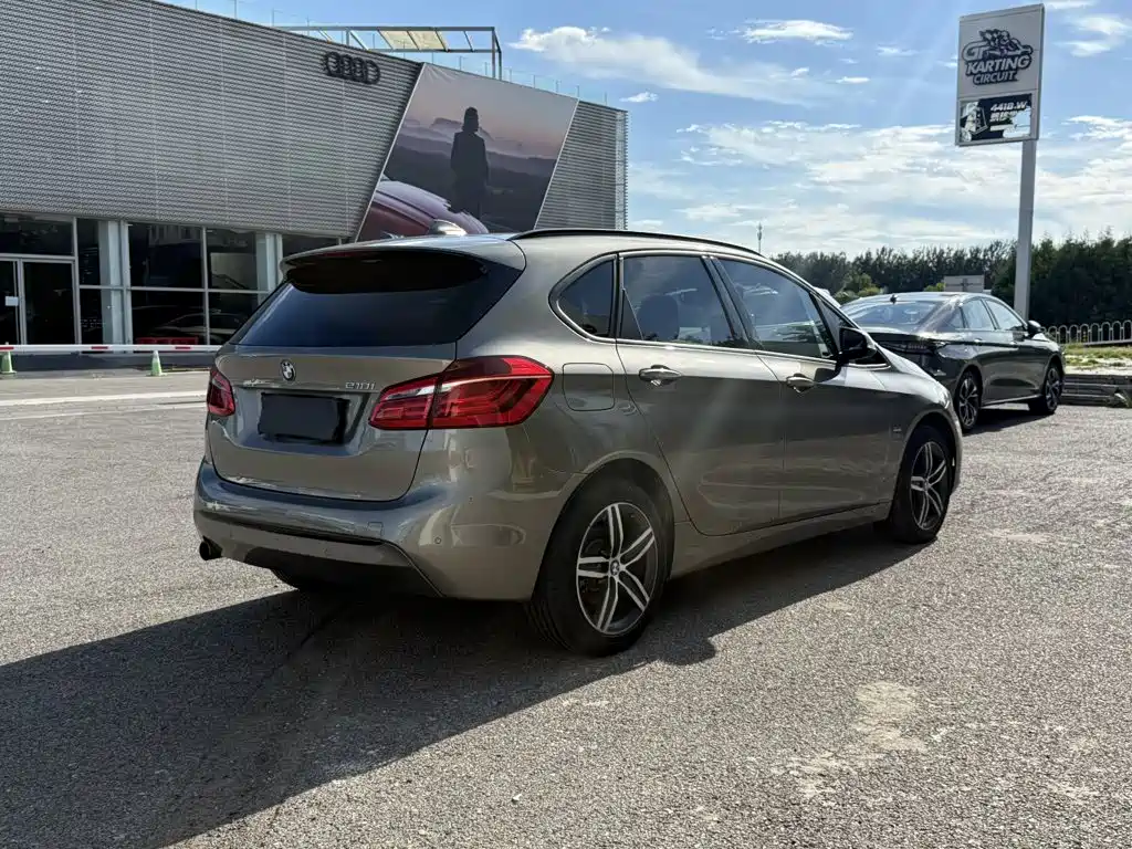 BMW 2 Series Station Wagon 2017 — фото 11