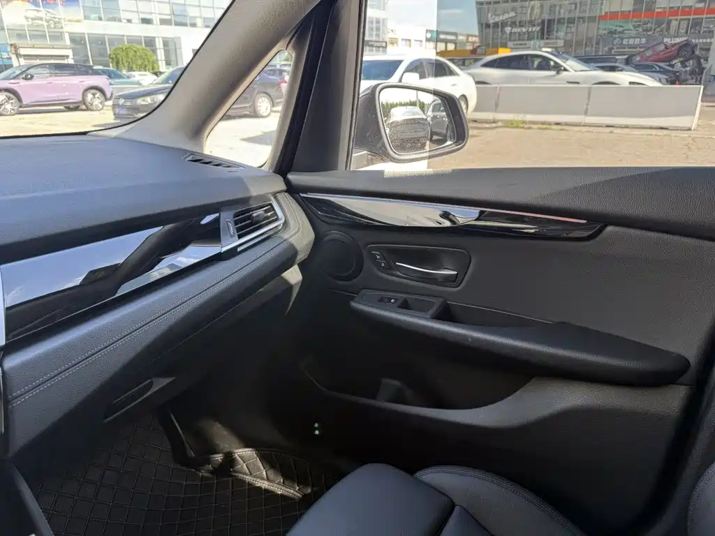 BMW 2 Series Station Wagon 2017 — фото 15