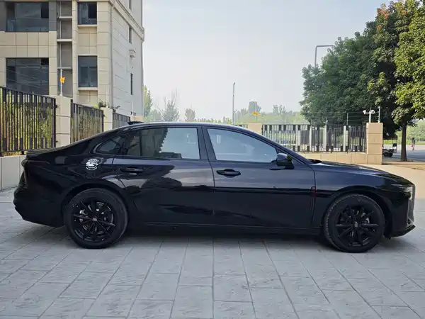 Hongqi H5 2025