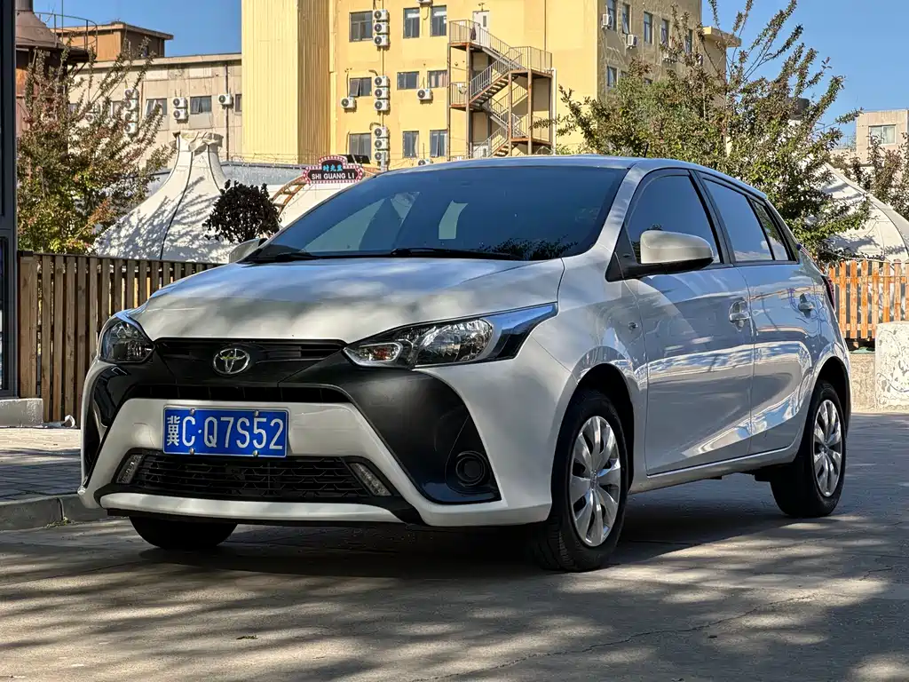Toyota Yaris L 2017 — фото 1